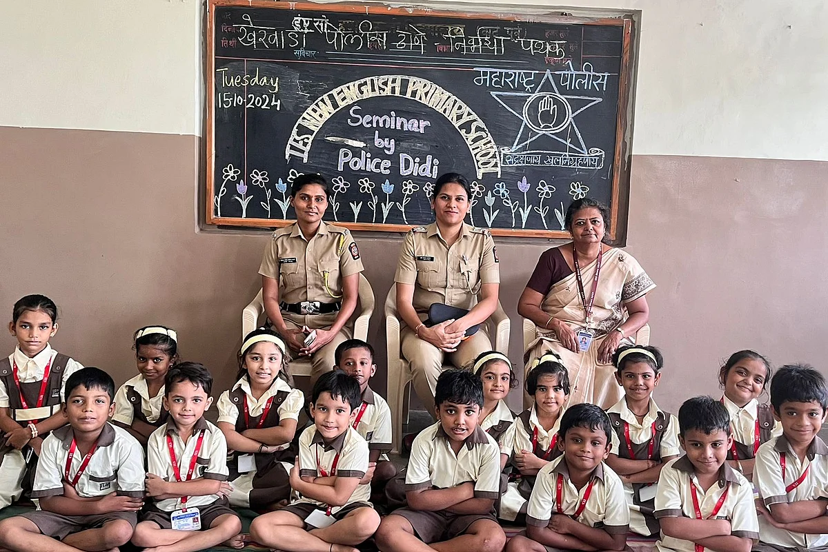 Principal-Asha Keskar expressed gratitude to PSI Salunkhe and PSI Kalyane