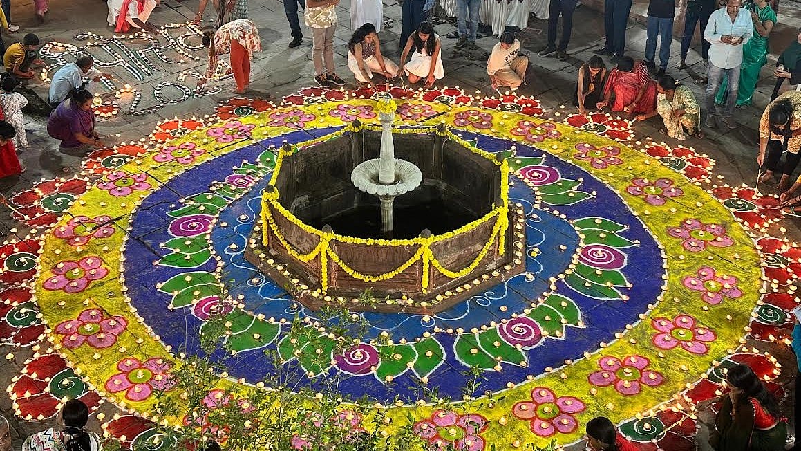 Diwan-E-Khas At Gauhar Mahal Lit Up With 2024 Diyas For 1 Hour In Bhopal