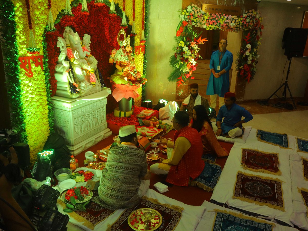 Pre-session puja at NSE