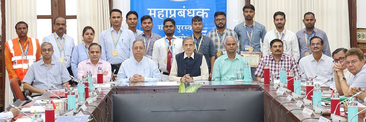 General Manager’s Safety Award for 12 Staff of Central Railway