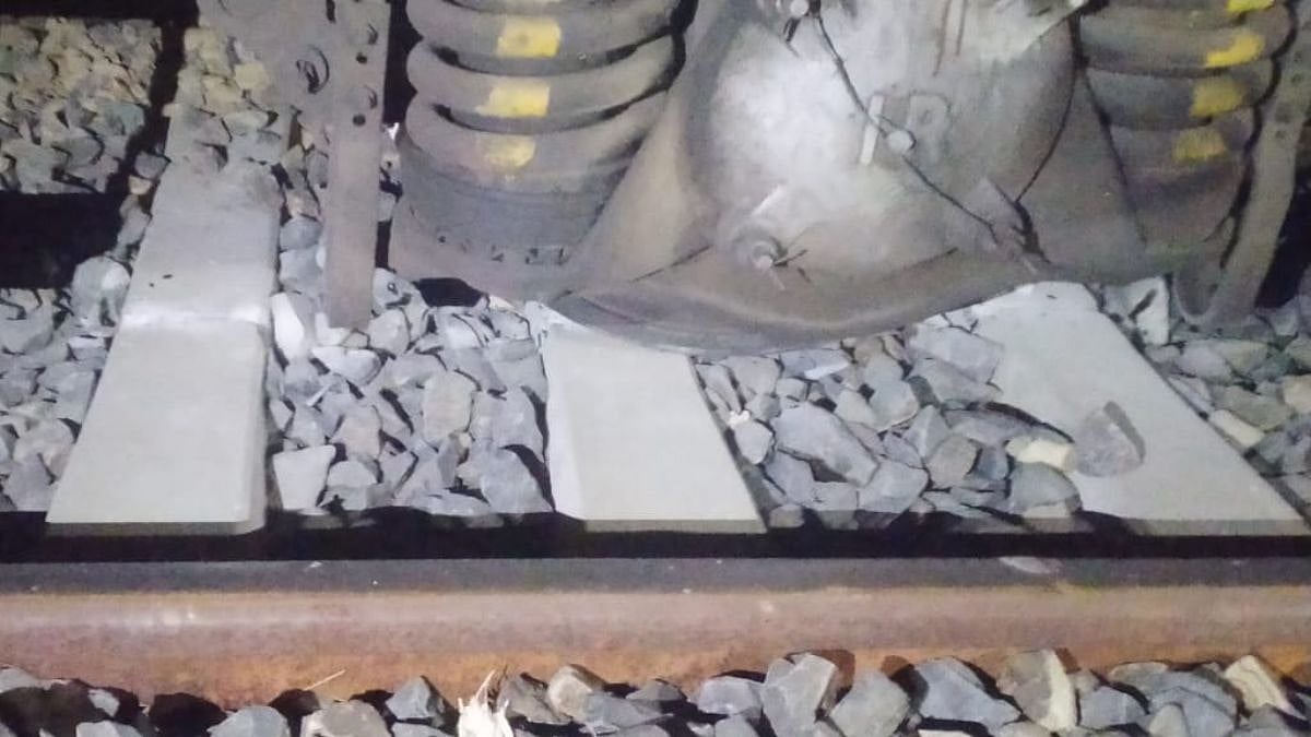 Image of the derailed section of the train at the scene of the incident. | @Avi_Ko07