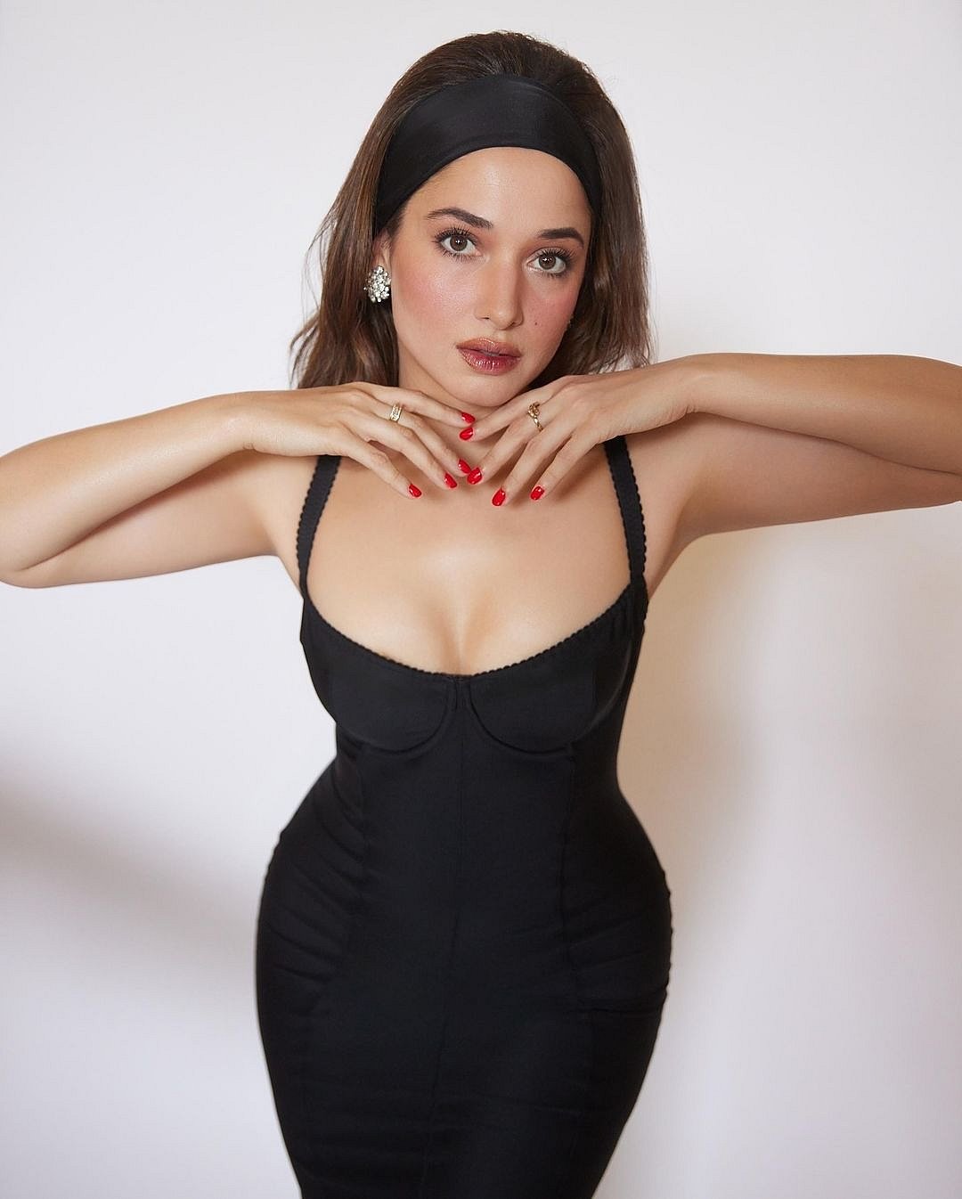 Tamannaah Bhatia Shows Off Her Hourglass Figure In Black Strappy Bodycon  Dress Worth 45.4K