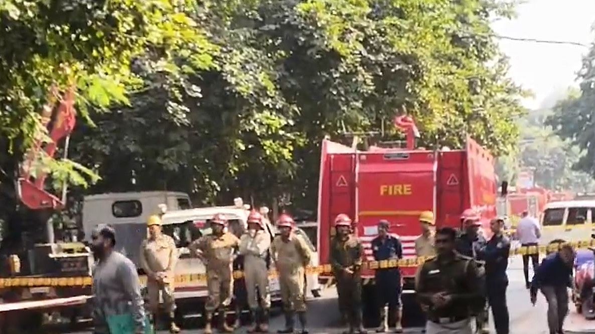 Delhi: Explosion Near Pvr Multiplex In Prashant Vihar, Auto Driver Injured; Multiple Teams Rushed To Spot (Video)