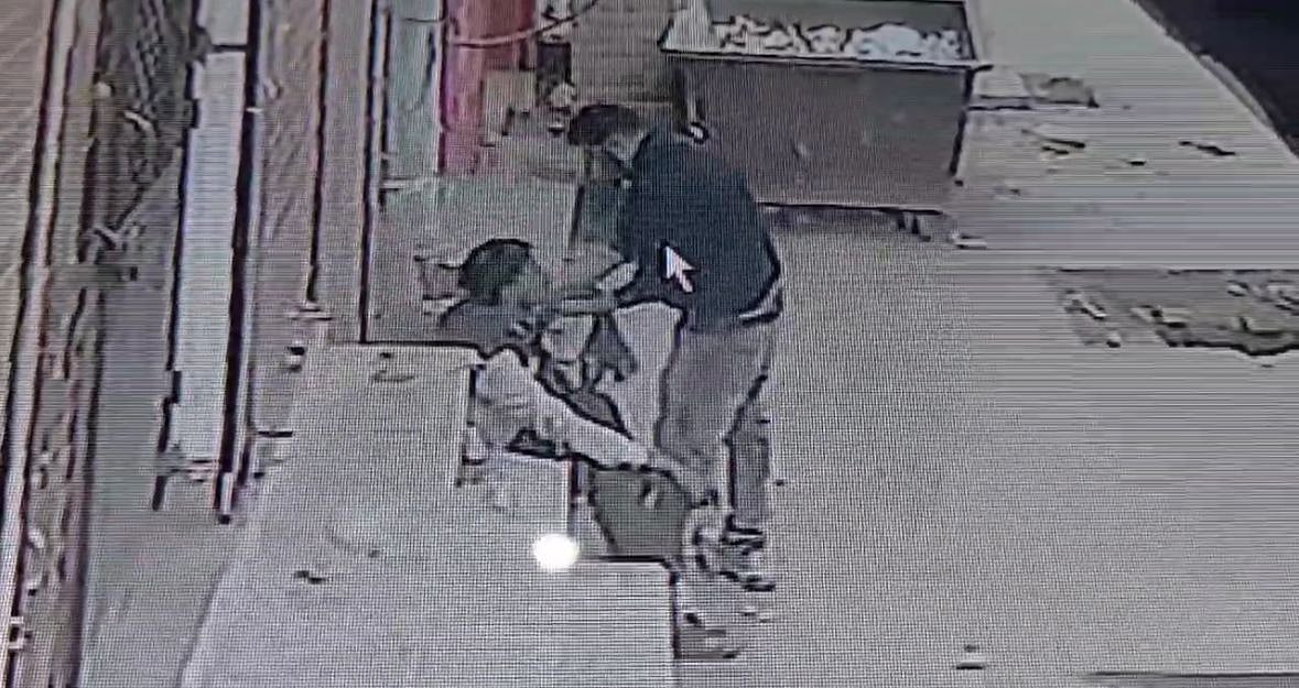 MP: 40-Year-Old Man Strangled To Death Near Liquor Shop In Morena; Disturbing CCTV Surfaces