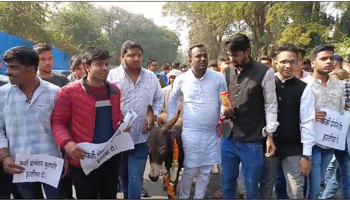 VIDEO: NSUI Workers Reach Jabalpur's Rani Durgavati University Campus With A Donkey, Demand Removal Of Vice Chancellor Rajesh Kumar Verma