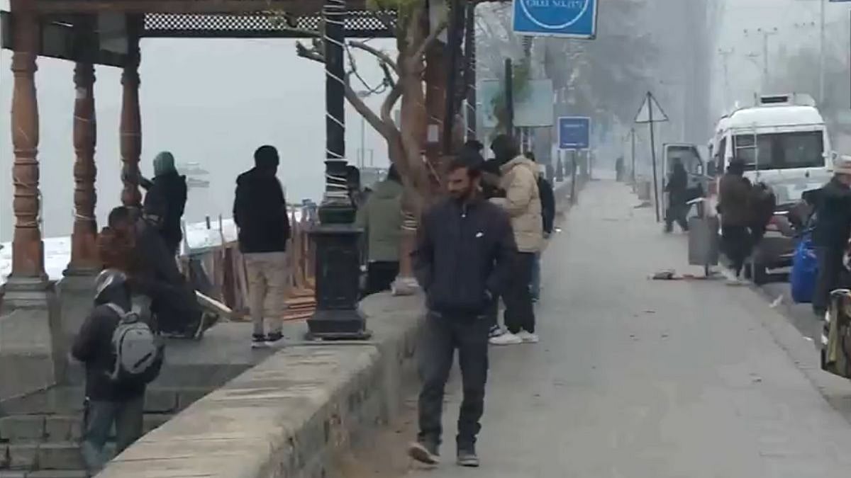 Kashmir shivers as temperature dips to minus degree celsius due to the cold wave; visual from Srinagar. | ANI