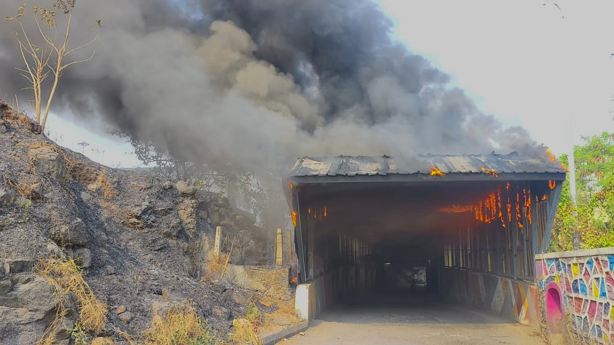 Traffic disrupted on Thane-Belapur Road after subway roof catches fire in Navi Mumbai
