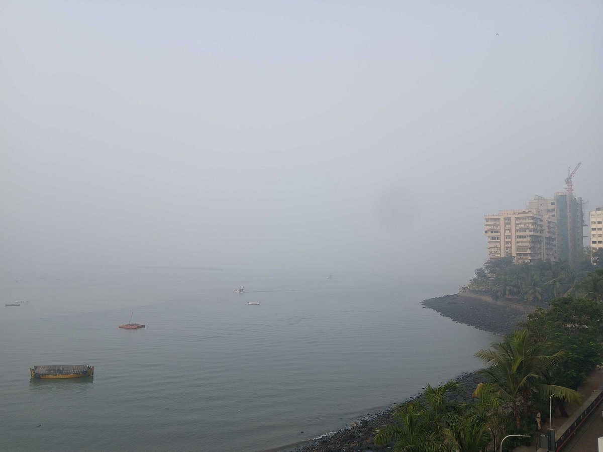 December 20 visuals from Nariman Point at 8:20 AM