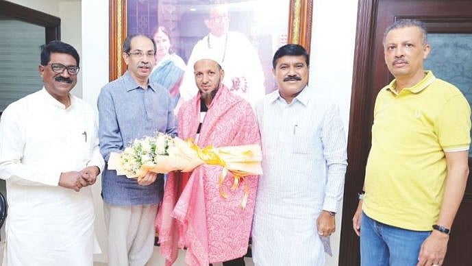 Mumbai: Uddhav Thackeray Felicitates Arif Bamne, Boatman Who Risked His Life To Save 35 Passengers In Neelkamal Accident