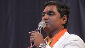 Shiv Sena leader Balaji Kinikar |