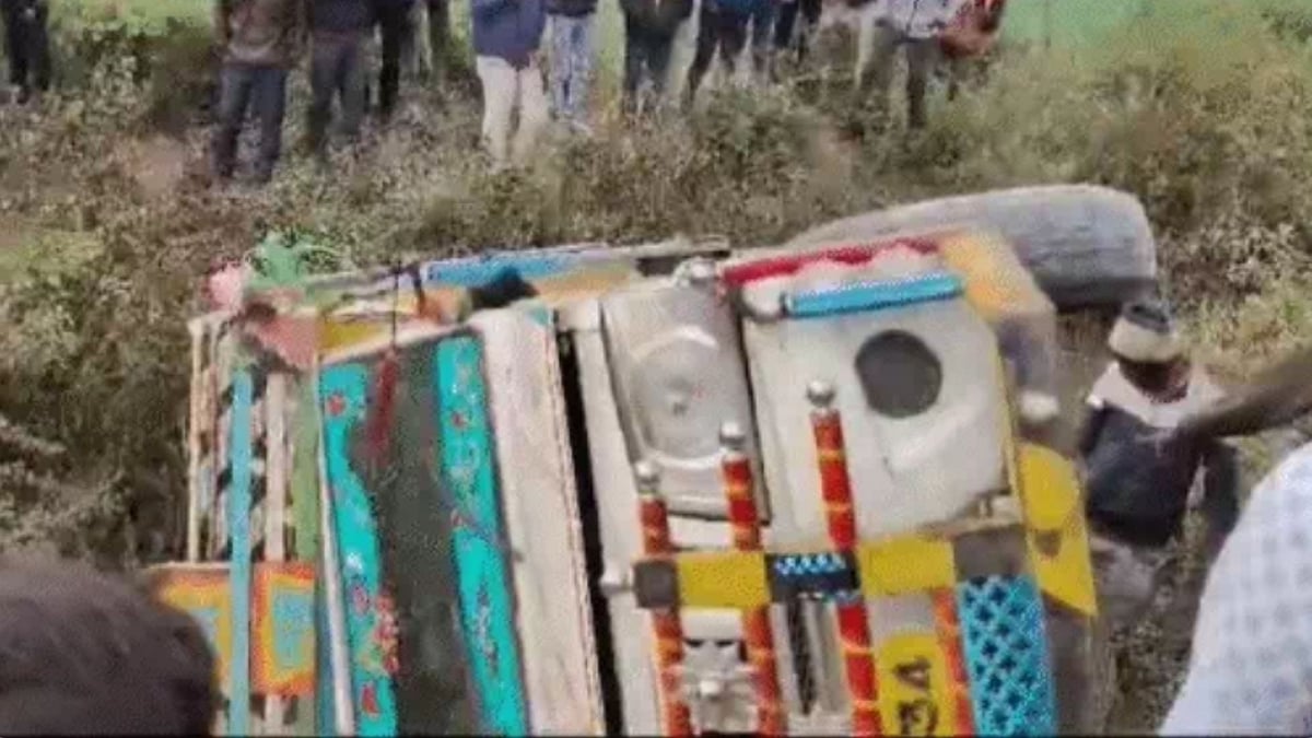 3 Labourers Die, 14 Injured As Pickup Truck Overturns In Ujjain; Vehicle Carried 24 Passengers-- Double Its Capacity