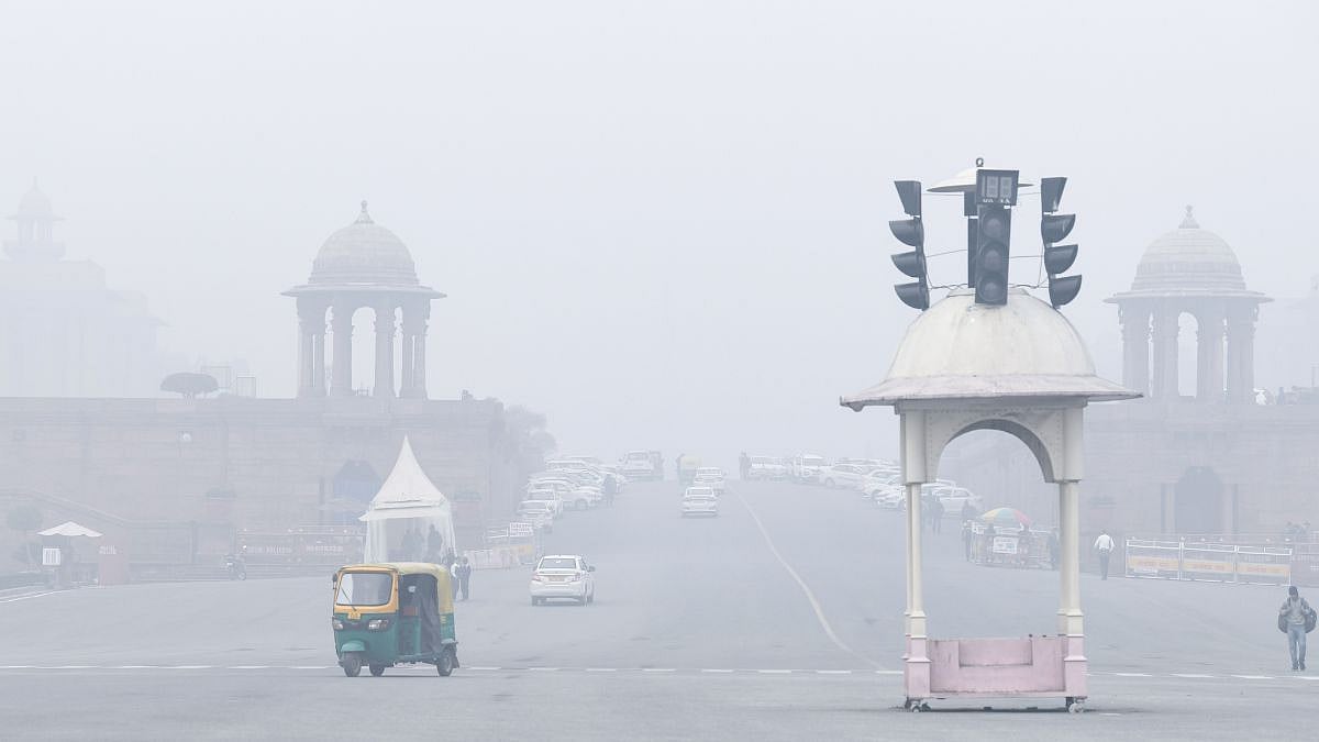 Cold Wave In North India: Dense Fog Grips Delhi & Surrounding Region, Zero Visibility At IGI Airport; Visuals Surface