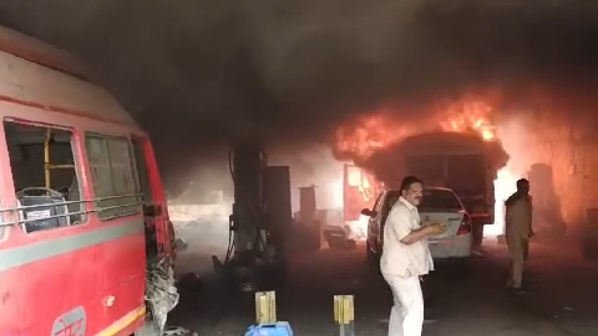 Mumbai: BEST Bus Catches Fire During Maintenance At Oshiwara Depot, No Injuries Reported; VIDEO