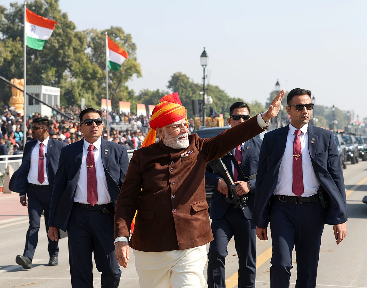 PM Modi arrived at Kartavya Path dressed in a traditional kurta-pajama paired with a distinctive turban in vibrant colors, reflecting India's cultural diversity.