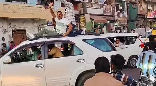 Indore Baraatis Perform Stunt On Moving Fortuner & Scorpio In Ratlam; Create Chaos On Road