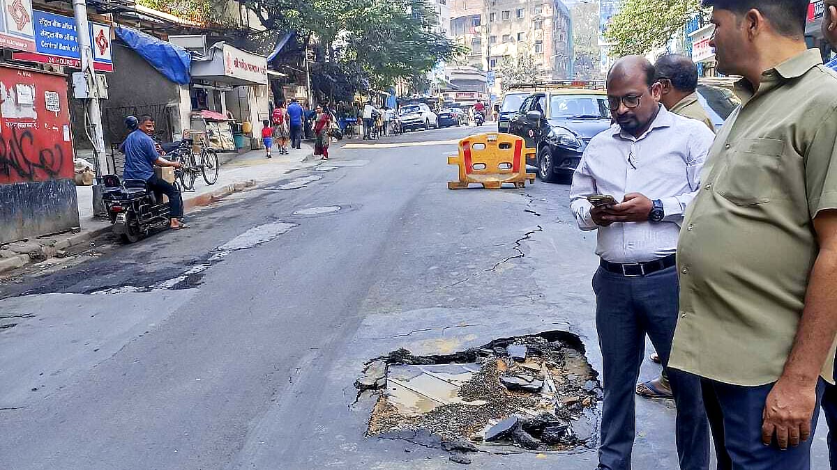 Mumbai: BEST Buses Diverted As Pipeline Work Begins After Gutter Collapse On August Kranti Marg Near Mumbai Central