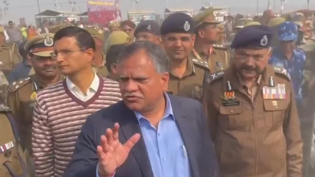 DGP Prashant Kumar and Chief Secretary Manoj Kumar Singh on Thursday, arrived in Prayagraj. | 