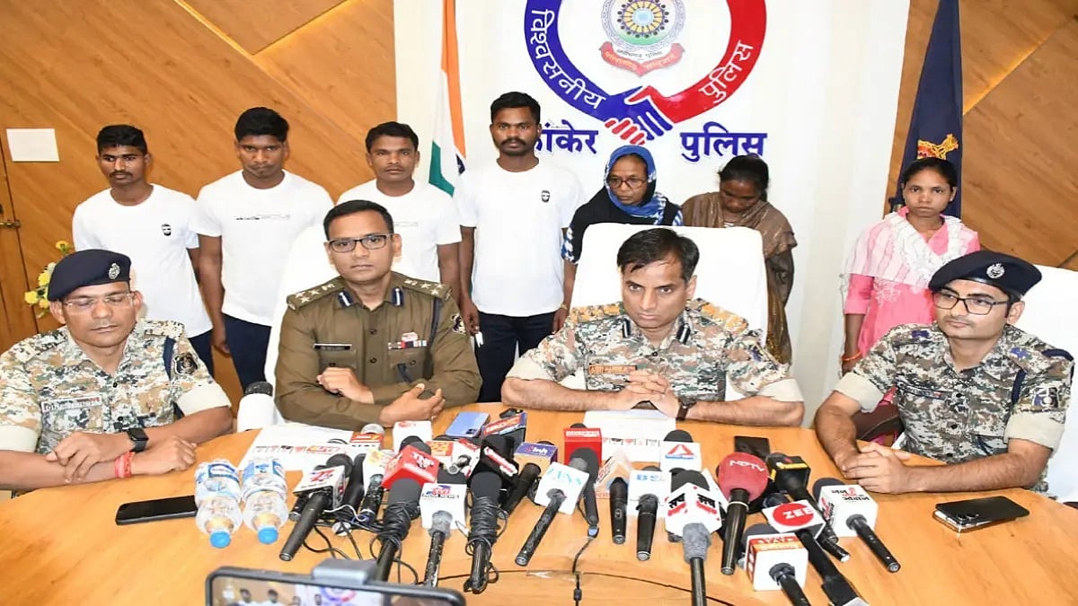 Chhattisgarh: 7 Naxalites, Including ₹32 Lakh Bounty Rebels, Surrender In Kanker