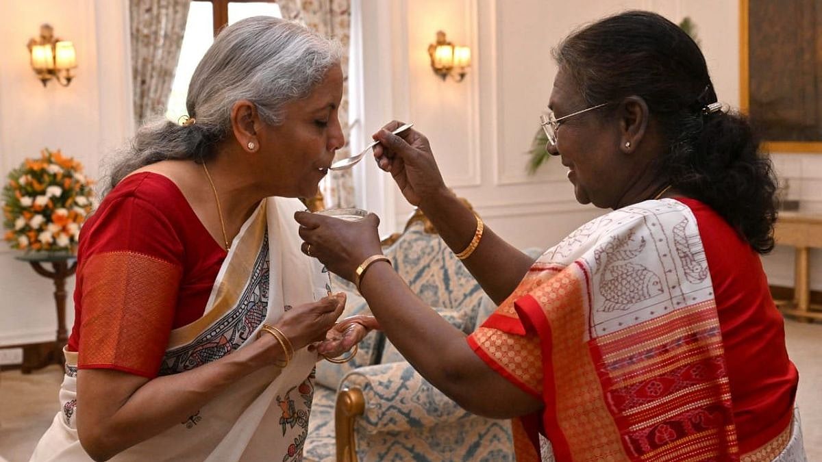 President Droupadi Murmu Offers 'Dahi-Cheeni' To Finance Minister Nirmala Sitharaman Before Union Budget 2025 Presentation