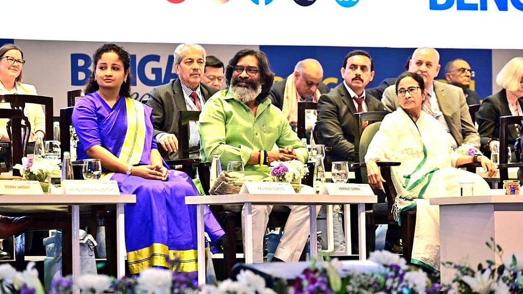 Jharkhand Chief Minister Hemant Soren With CM Mamata Banerjee At Bengal Global Business Summit 2025. |