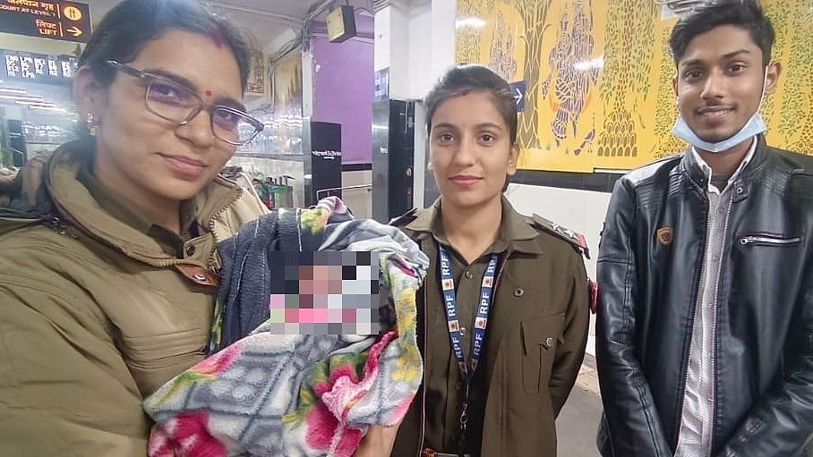 RPF officers help a Bihar woman deliver her baby inside a train coach. | (Photo Courtesy: RPF, Anand Vihar Railway Station)