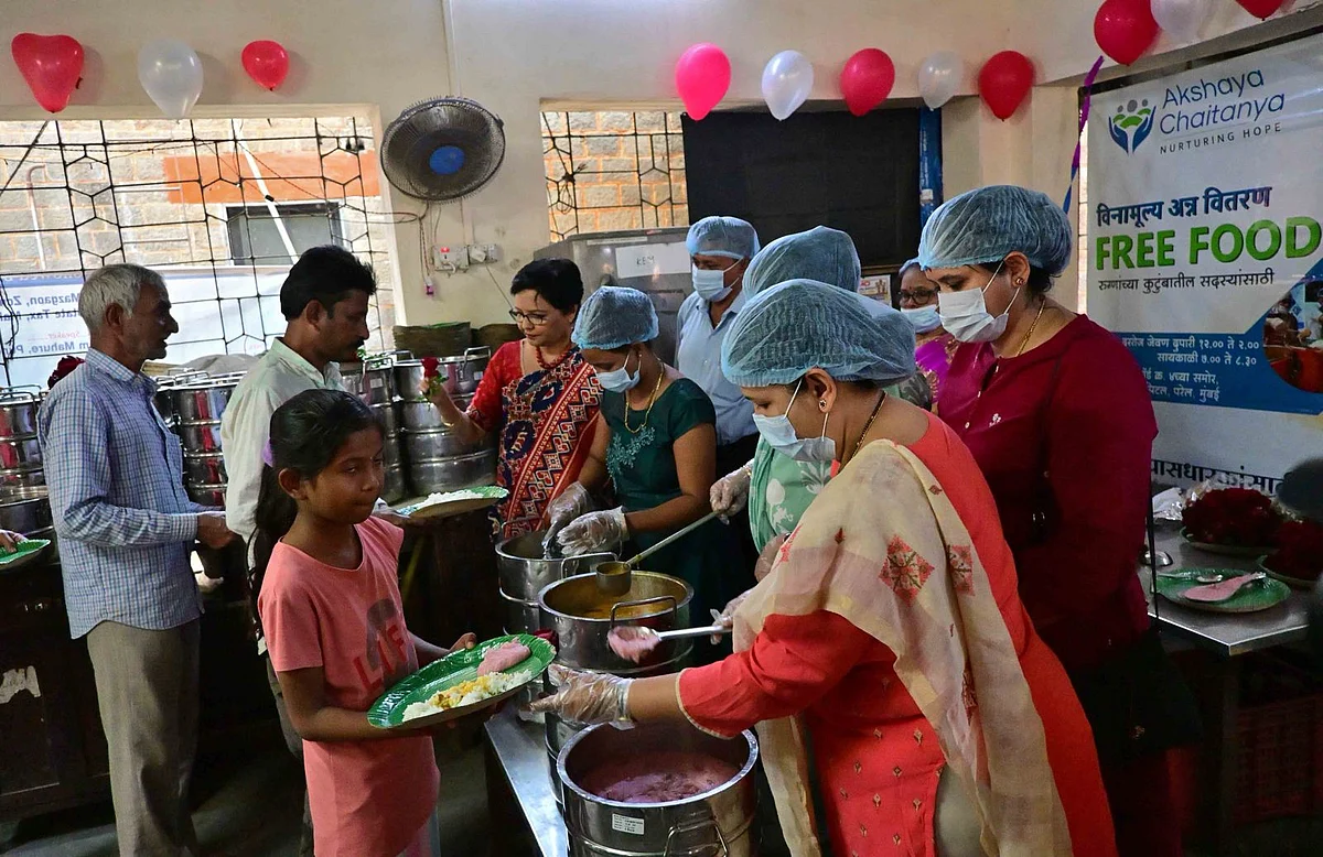 Feeding with Love: Akshaya Chaitanya serves meals to 1,000 KEM Hospital caretakers on Valentine's Day