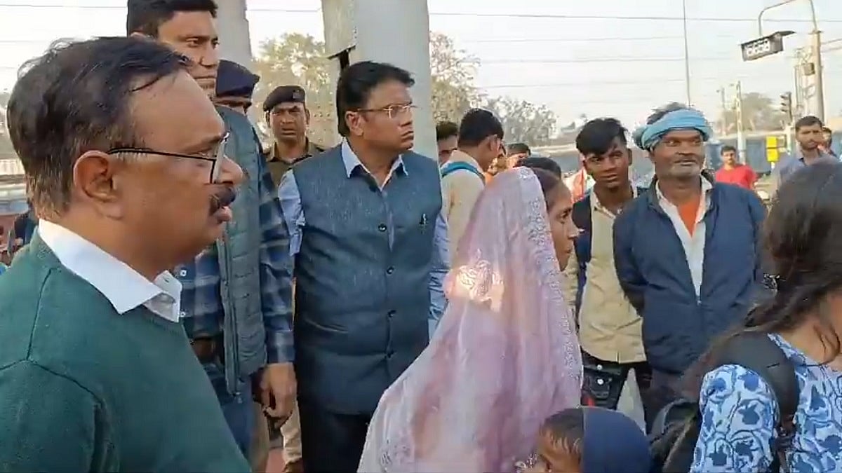 'Modi Ji Allowed Free Travel': Women Caught Travelling Without Tickets At Buxar Railway Station Tell DRM (VIDEO) | X