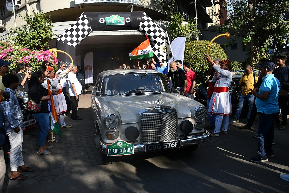 Twenty-one vintage and classic cars from the UK and other countries embarked
on a 20-day, 6,000-kilometre tour of western India, from the Western India
Automobile Association, Churchgate, on Sunday