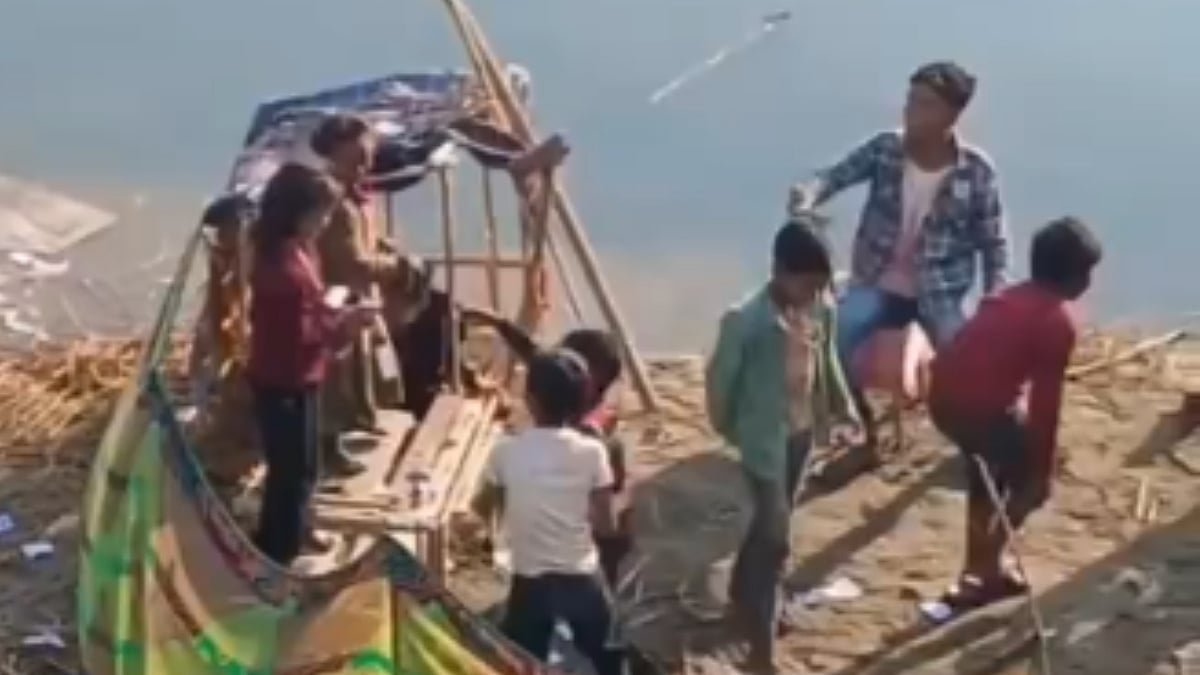 'Bihar' Kids Dancing & Throwing Fake Money Depicting Launda Nach | X
