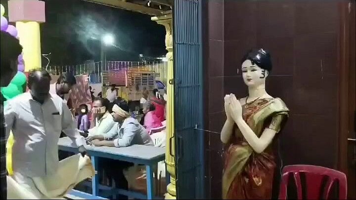 Saree-Clad Robot Repeatedly Greets Man With 'Namaste' Sign; Video Emerges As Meme After Man's Reaction Amuses Netizens
