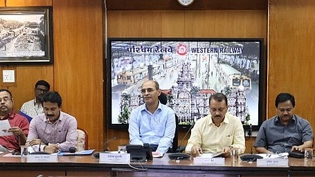 Western Railway's SRUCC Meeting Discusses Suburban Timetable, Passenger Amenities