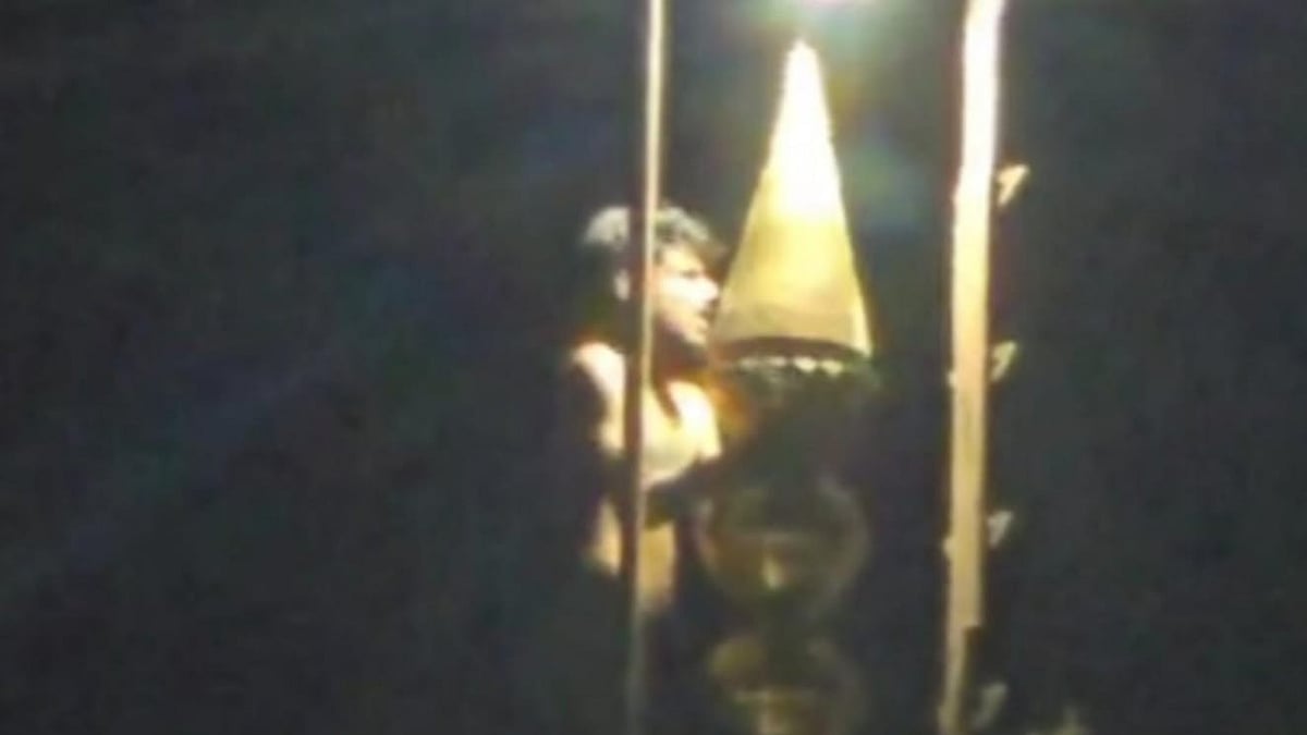 Aurangabad VIDEO: Drunk, Bare-Chested, Mentally Challenged Man Climbs Temple Roof In Shocking Attempt To Destroy Sacred Kalas