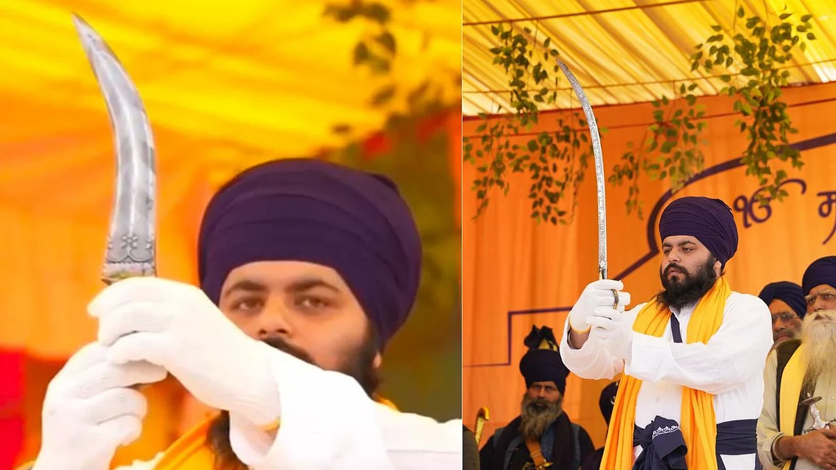 Dhal of Sahibzada Fateh Singh (left), Sri Sahab of Sarbansdhani Sahib Guru Gobind Singh (right) |