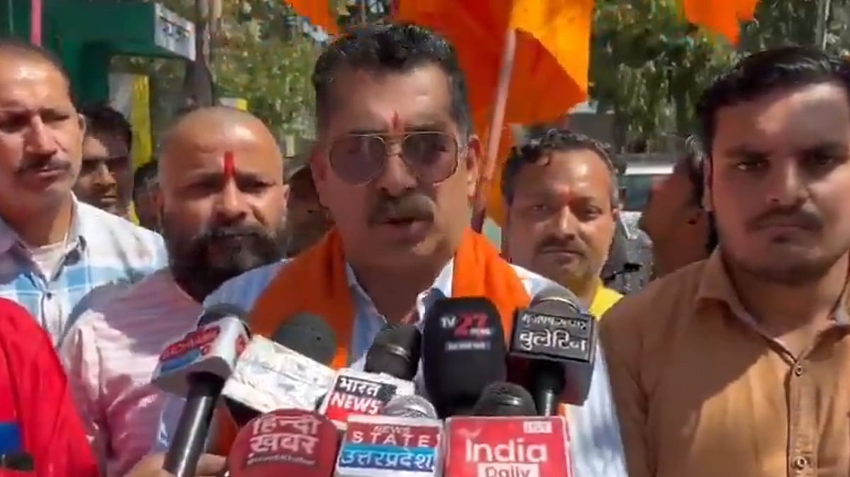 Uttar Pradesh: Shiv Sena Activists Bittu Sikheda Announces Reward Of '5 Bigha Of Land' For Demolishing Aurangzeb's Tomb (VIDEO)