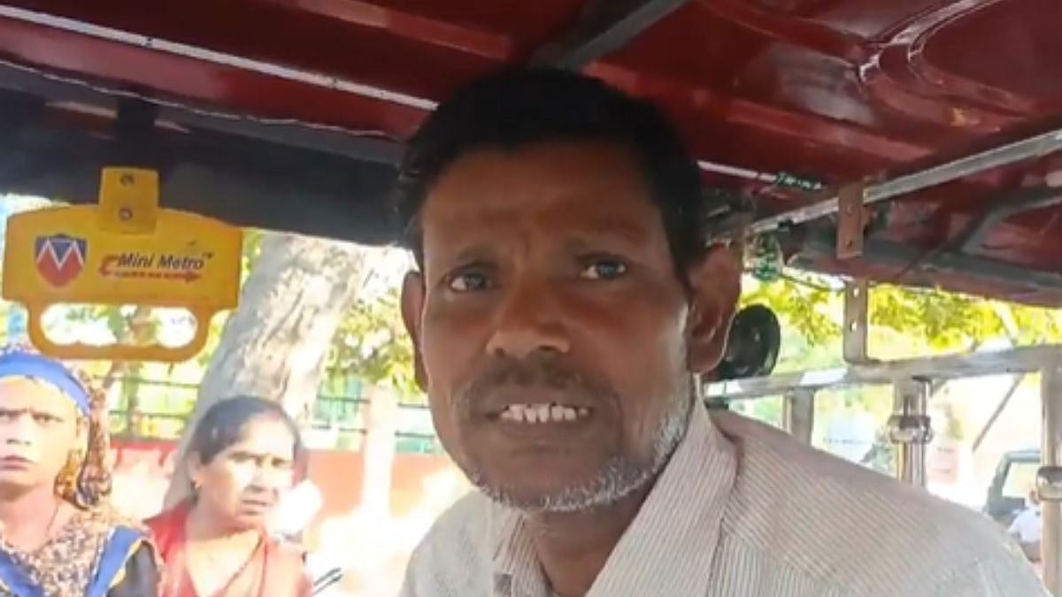 Unable To Find Ambulance BJP Councilor Takes Daughter's Body IN E-Rickshaw In Firozabad | X/@SachinGuptaUP