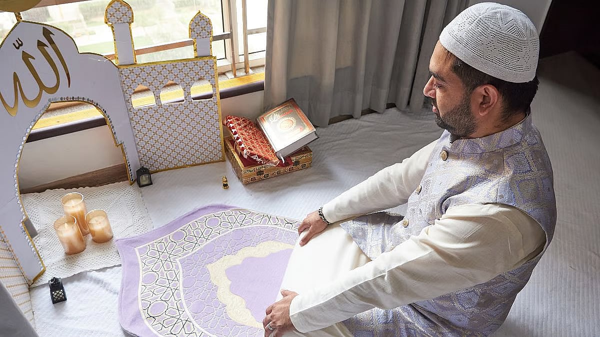 Mumbai News: Muslim Activists Serve Legal Notice To Principal Of Kalyan's Ideal College After Namaz Controversy 