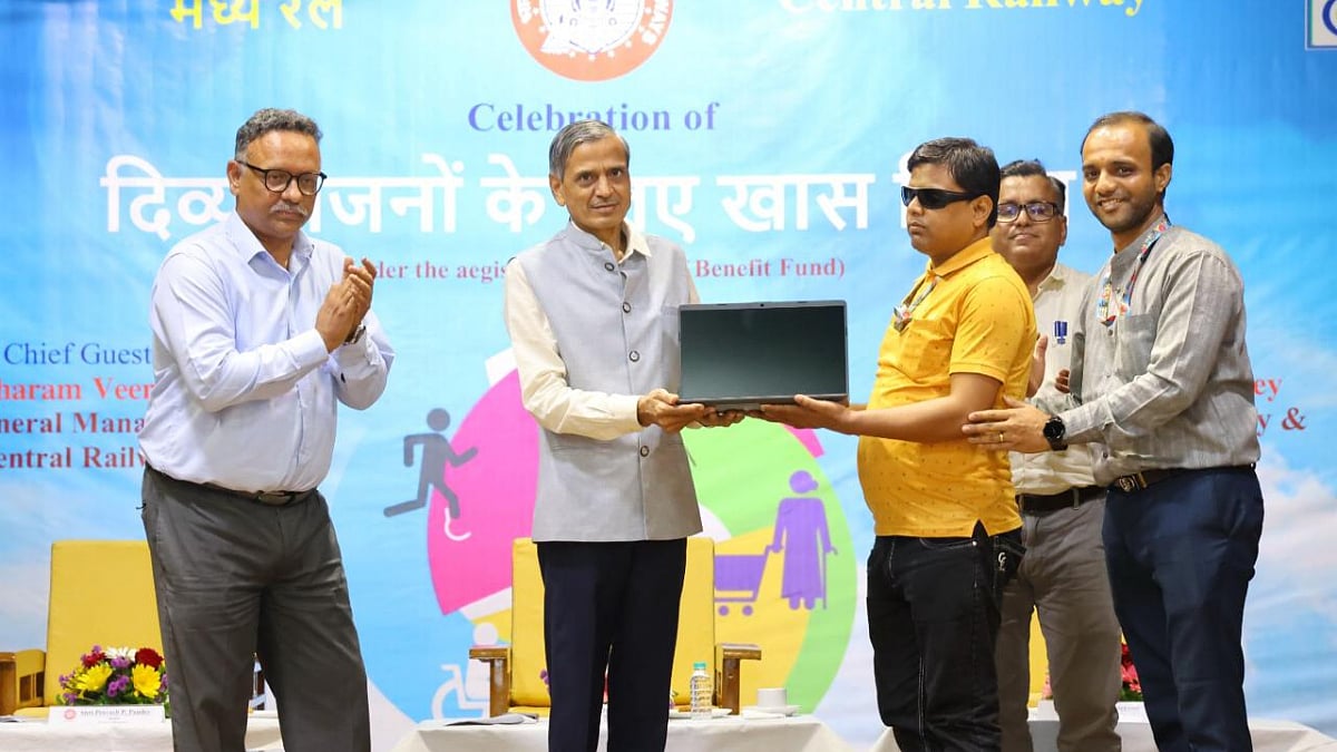 Central Railway GM Dharam Veer Meena Felicitates 11 Divyangjan Employees With Role Model Awards At CSMT, Distributes Assistive Equipment