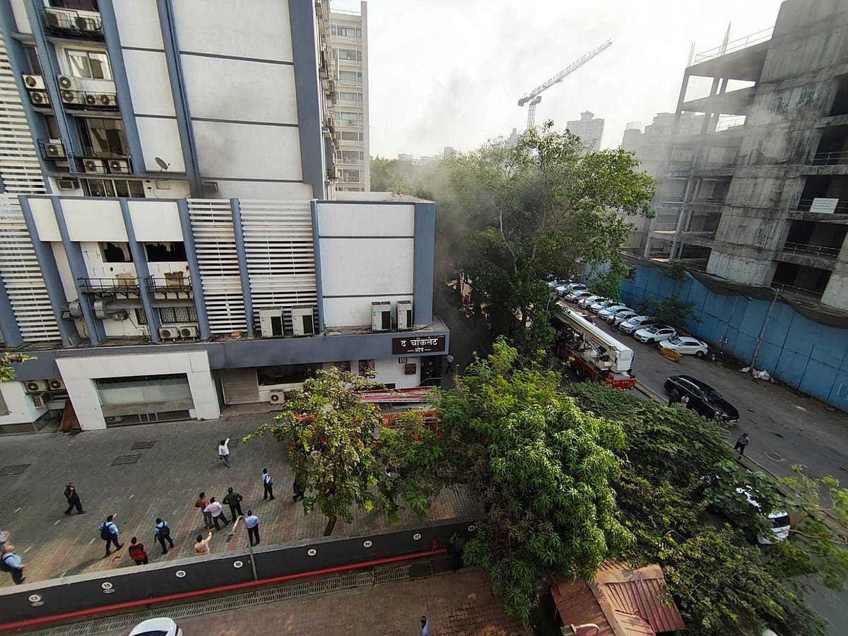 Mumbai News: Fire Breaks Out At Commercial Building In Nariman Point, Fire Brigade At Spot; Visuals Surface