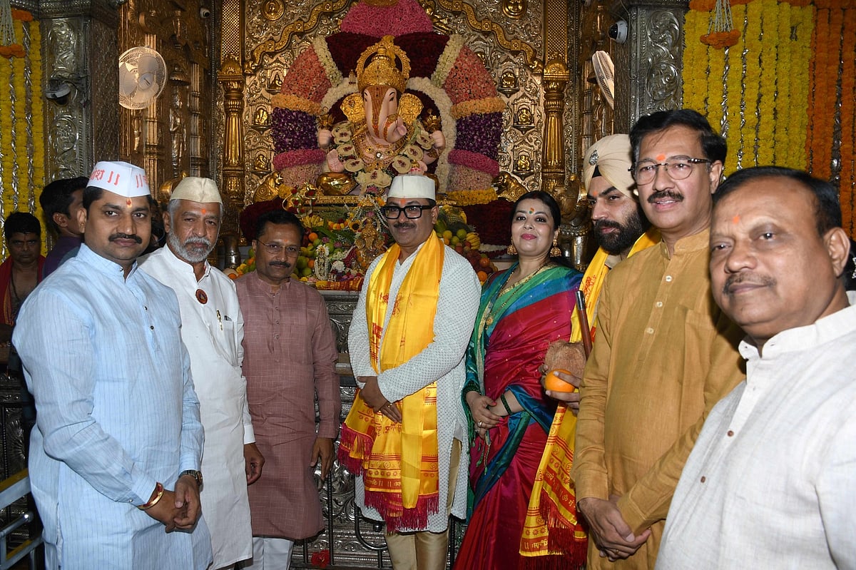 VIDEO: Pune Police Commissioner Amitesh Kumar & Wife, DCP Sandeep Singh Gill Perform Pooja At Dagdusheth Temple