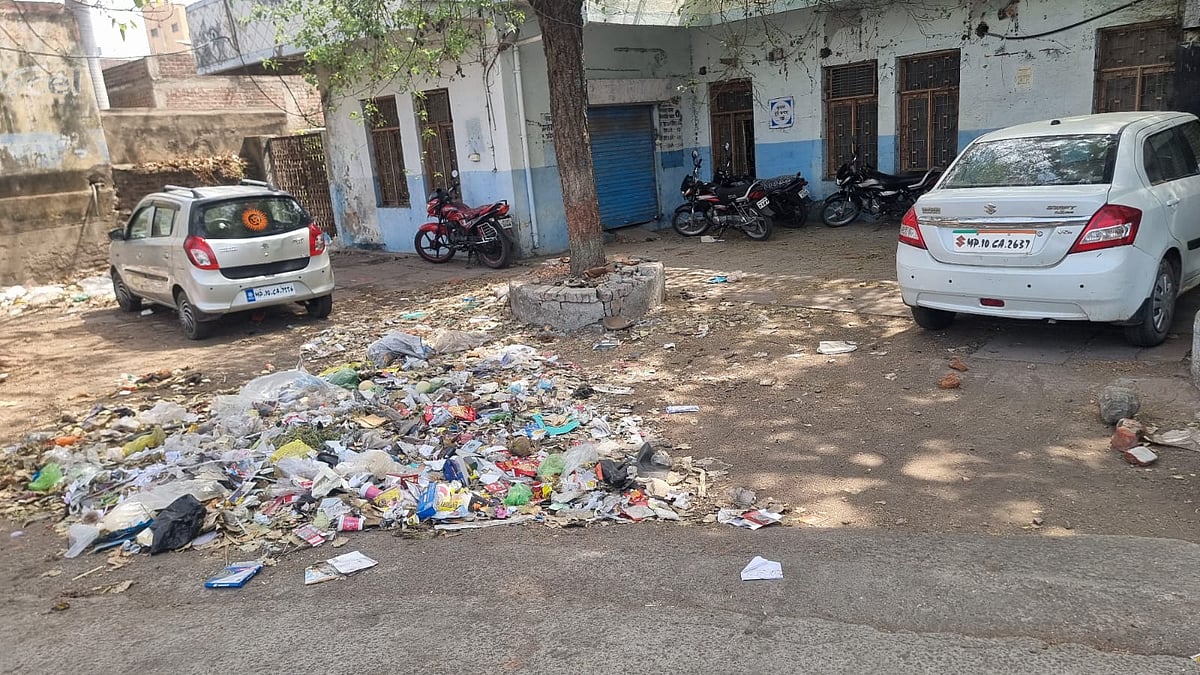 Madhya Pradesh: Old Bank Premises Becomes Garbage Dump; Five Schools, A Government Hospital Nearby