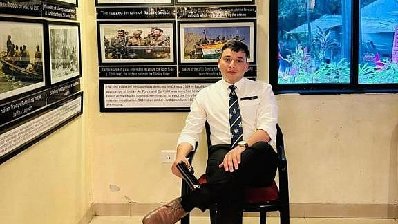 Pune Man Posing As IAF Personnel Arrested; Military Apparel And Badges Found |