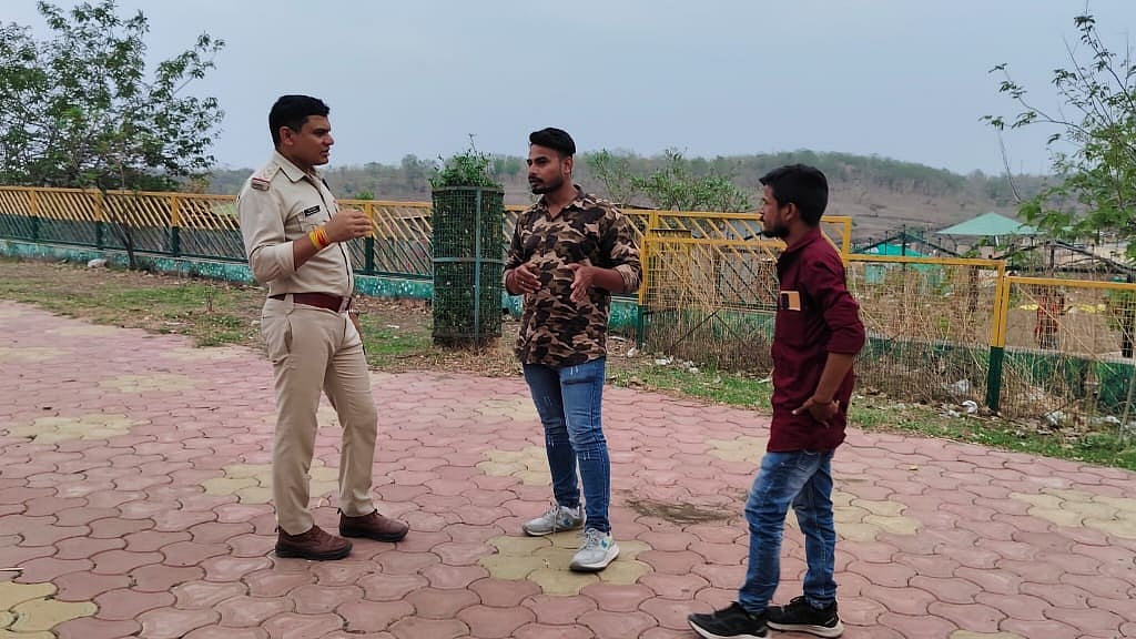 Madhya Pradesh: Tourists Robbed At Patalpani Trek; Gold Chain, Cash Looted