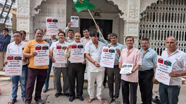 Indore Launches 'Vocal for Local' Campaign To Promote Indigenous Goods, Boycott Foreign Clothes