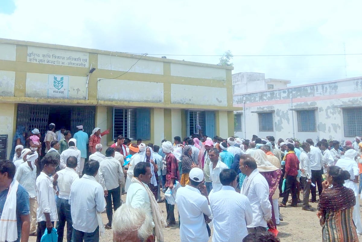 Madhya Pradesh Farmers Face Seed Shortage at Krishi Seva Kendra