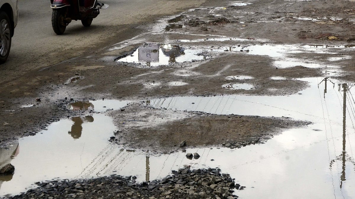 Pothole Protests Erupt in Ambernath and Bhiwandi