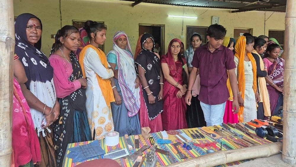 Vananchal Yatra Empowers Tribal Women in Meghnagar