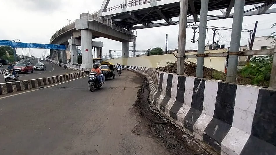 Bhopal: Makeshift Drainage Puts  Railway Tracks At Risk