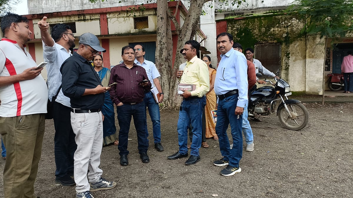 Poor Condition Of School Buildings Discussed At DEO’s Meeting | FP Image