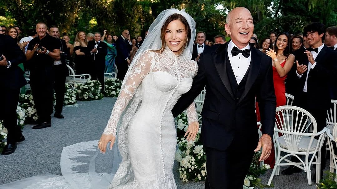 Does Jeff Bezos Plan To Gift Vogue As Wedding Gift For Lauren Sanchez?
