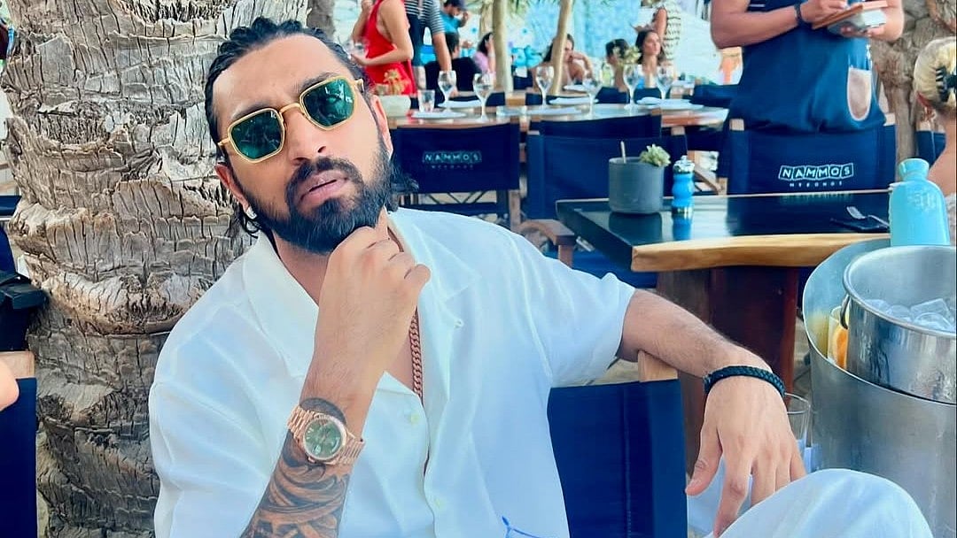 Krunal sports a rose gold Rolex watch with an olive dial and presidential bracelet that's prized between 200,000 - 225,000 AED (approximately ₹46,81,886 ₹52,60,000). | Instagram